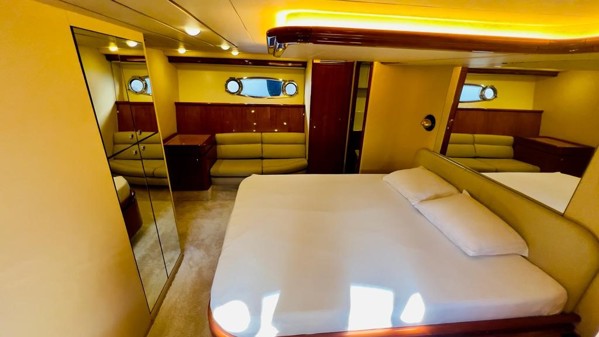 2002 FERRETTI 680 