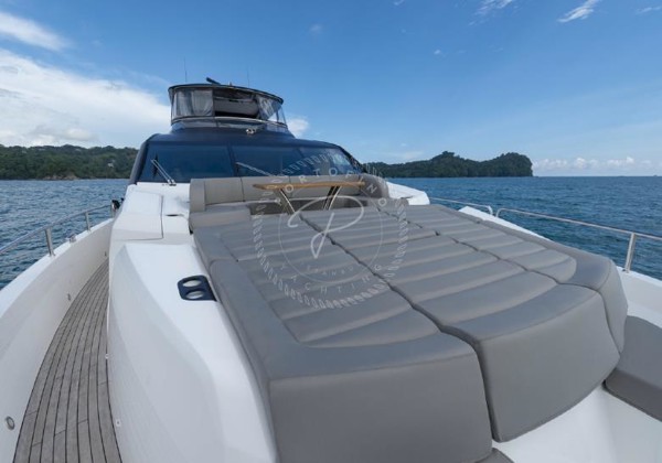 2016 SUNSEEKER 86 YACHT