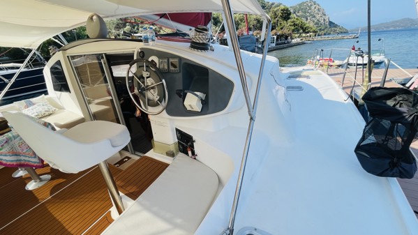 2005 FOUNTAINE PAJOT ATHENA 38
