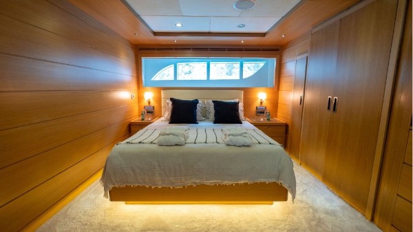 2009/2024 MOTOR YACHT 38 M 