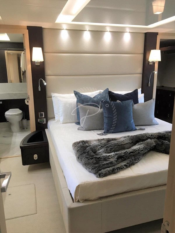 2016 SUNSEEKER 86 YACHT