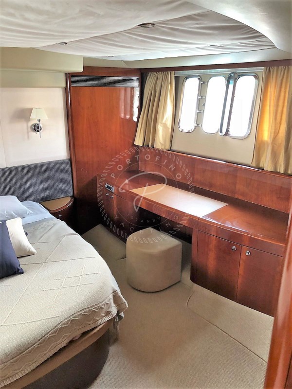 2005 PRINCESS 67