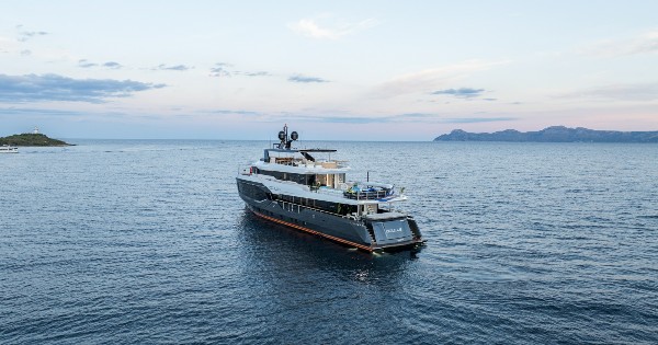 2024 MOTOR YACHT 37 M