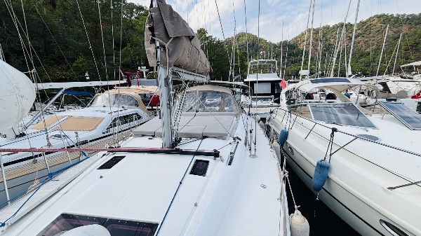 2013 JEANNEAU SUN ODYSSEY 469