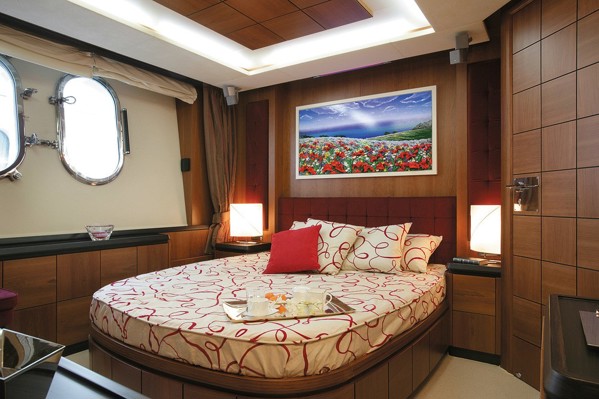 AZIMUT GRANDE 116