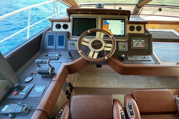 2010 AZIMUT 70