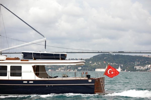 2009 TAKA YACHTS LOBSTER 18M