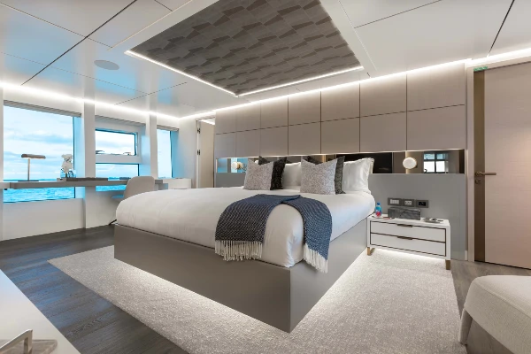 2022 MOTOR YACHT 37M