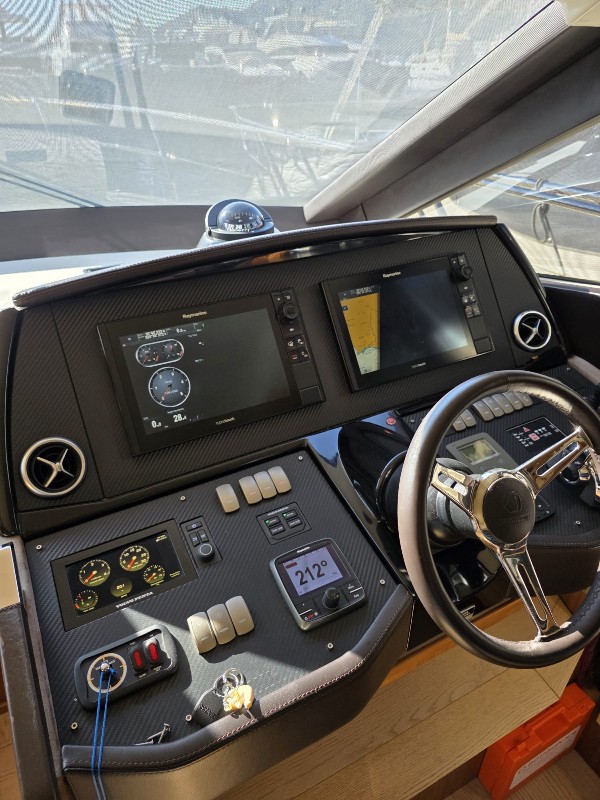 2016 ABSOLUTE 52 FLY