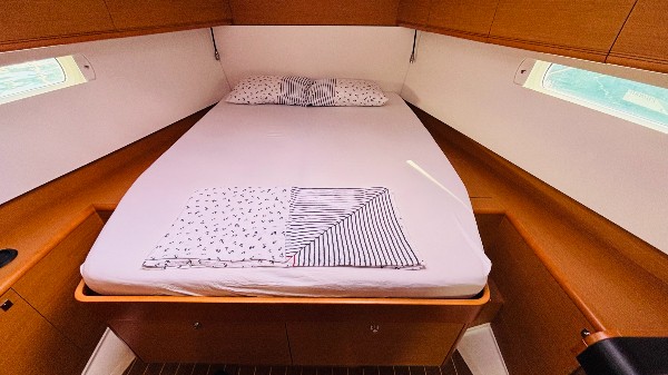 2013 JEANNEAU SUN ODYSSEY 469