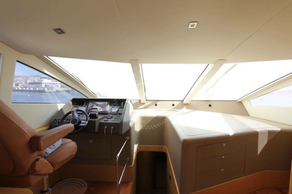 2010 NUMARINE 78 FLY
