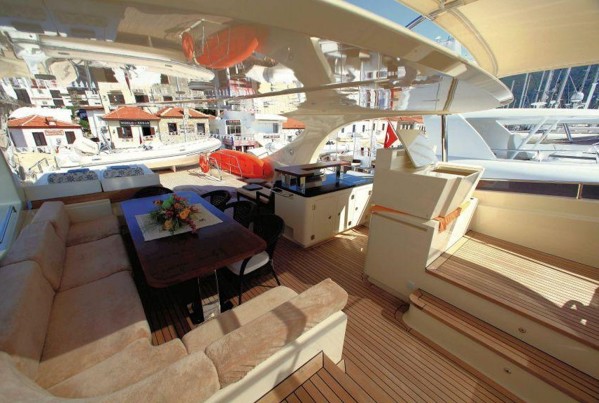 2009 CUSTOM 110 FEET