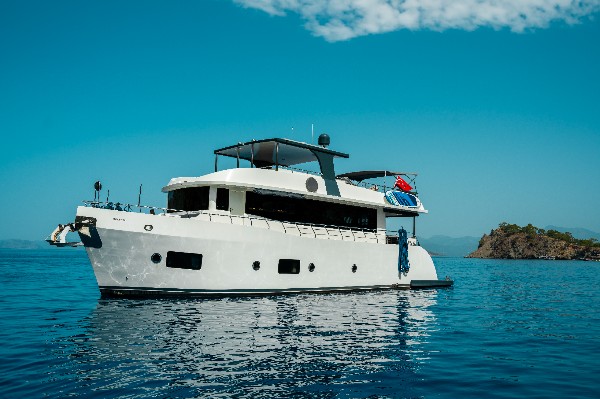 2023 CUSTOM TRAWLER 22 M