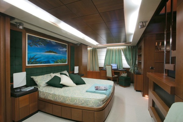 AZIMUT GRANDE 116