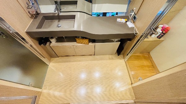 2012 FERRETTI 720 FLY