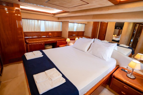 1999/2010 FERRETTI YACHTS 72