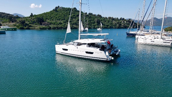 2019 FOUNTAINE PAJOT LUCIA 11.73 M 