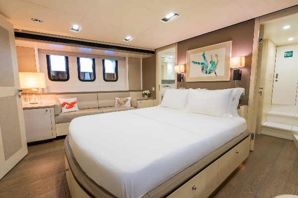 2014 MOTOR YACHT 31 M