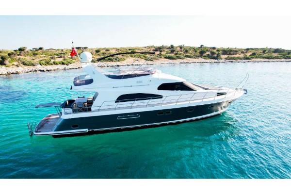 2010 CUSTOM MOTORYACHT 19M