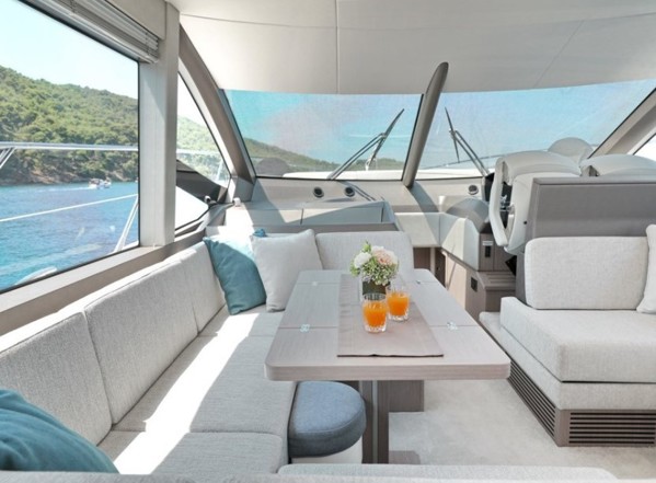 2017 SUNSEEKER MANHATTAN 52
