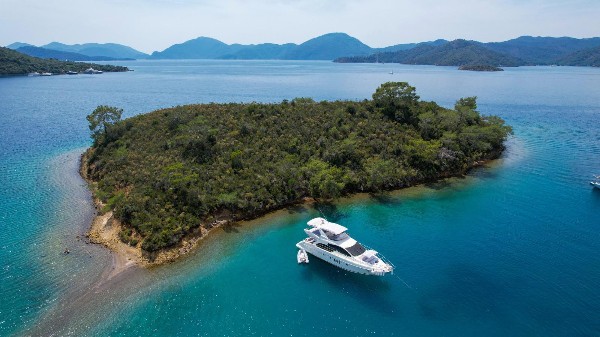 2004/2022 AZIMUT FLY 55 17.5 M
