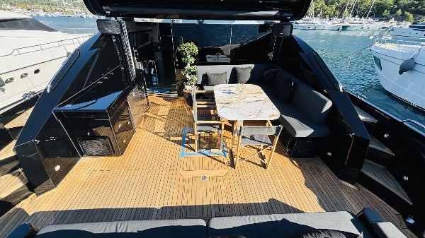 2004 SUNSEEKER PREDATOR 82