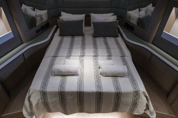 2025 DEEP YACHT 83 FLY