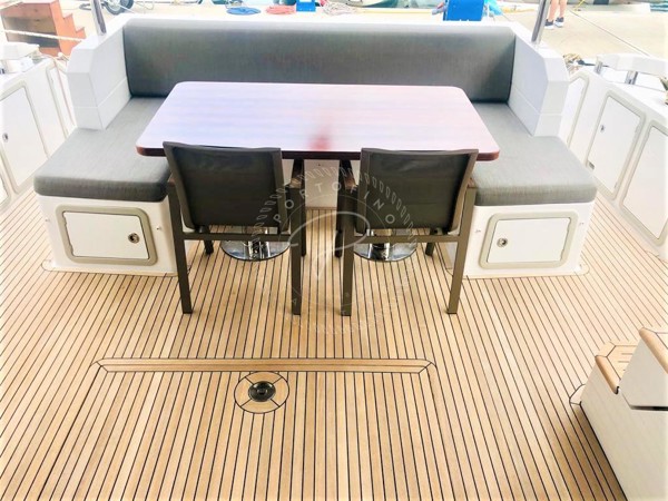2017 AZIMUT 66 FLY