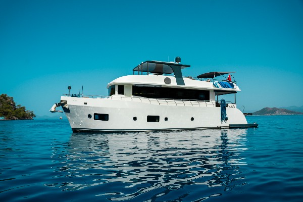 2023 CUSTOM TRAWLER 22 M