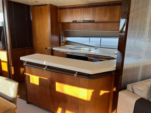 2016 PRINCESS 72 FLY