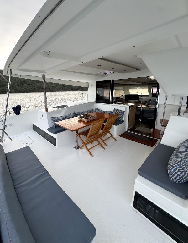 2019 FOUNTAINE PAJOT LUCIA 11.73 M 