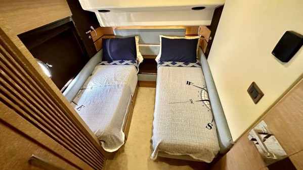 2009 AZIMUT 58