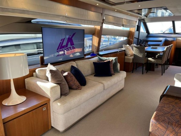 2016 PRINCESS 72 FLY