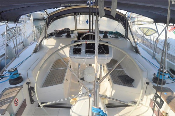 2005 DUFOUR 44