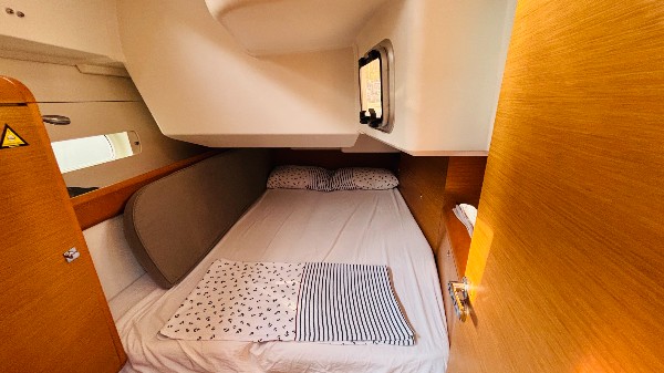 2013 JEANNEAU SUN ODYSSEY 469