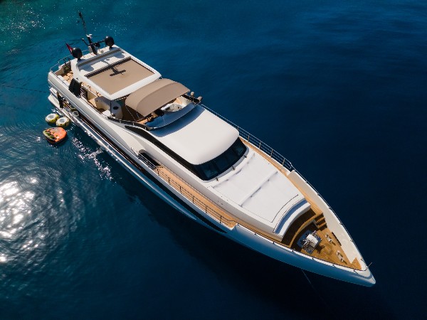 2014 MOTOR YACHT 31 M