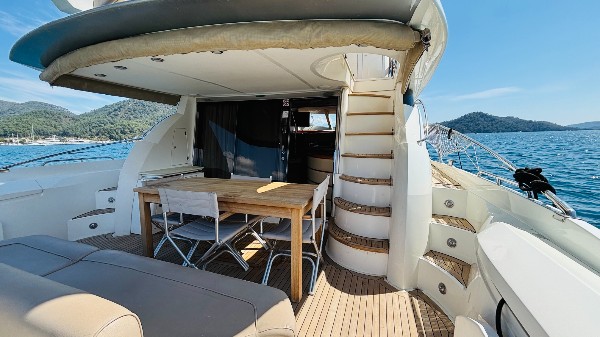 2001 SUNSEEKER MANHATTAN 64