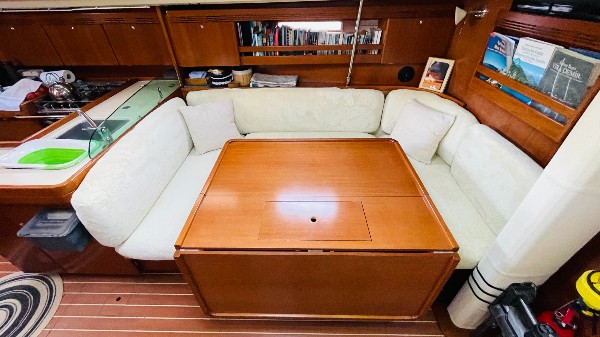 2005 DUFOUR 44