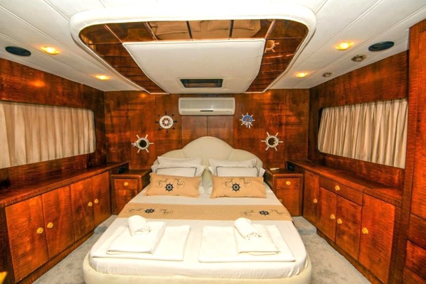 2012 CUSTOM 22M
