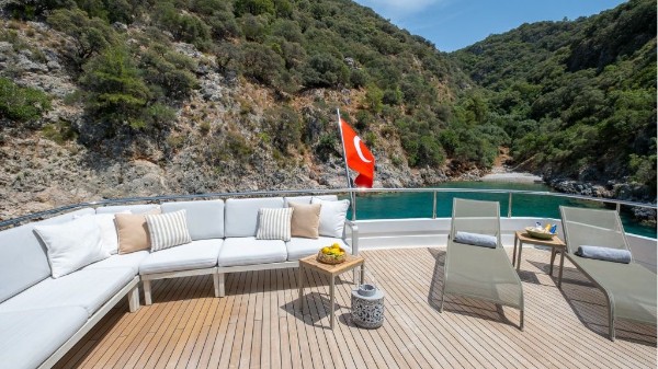 2009/2024 MOTOR YACHT 38 M 