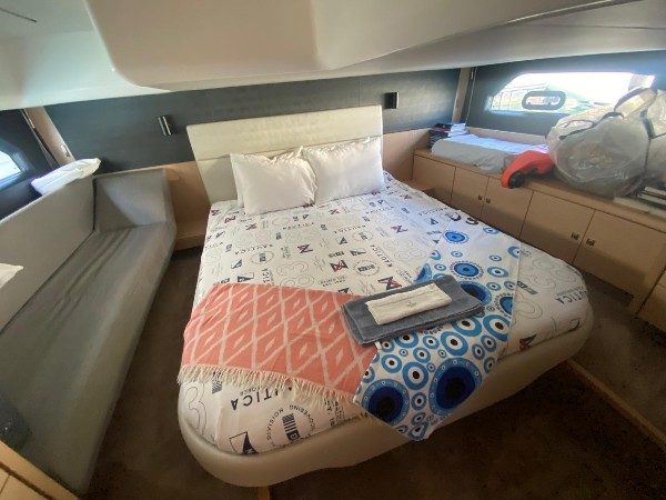 2025 BAVARIA R40 COUPE