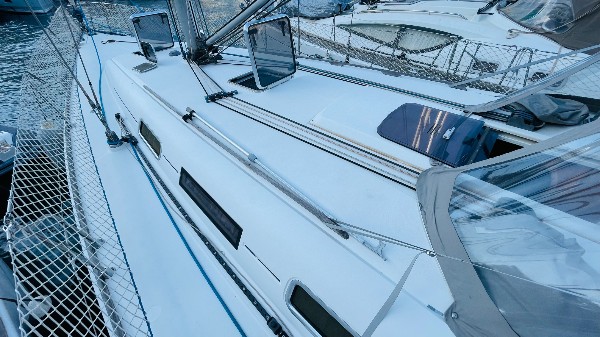 2005 DUFOUR 44