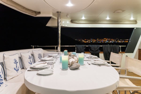 2014 MOTOR YACHT 31 M