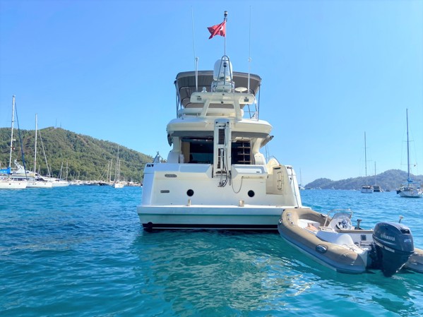 2010 FERRETTI 560