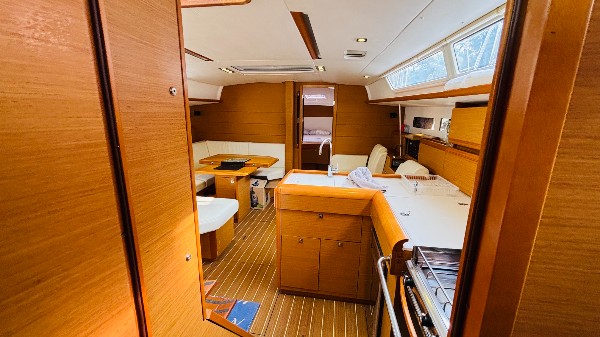 2013 JEANNEAU SUN ODYSSEY 469