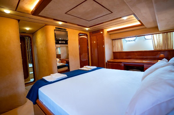 1999/2010 FERRETTI YACHTS 72