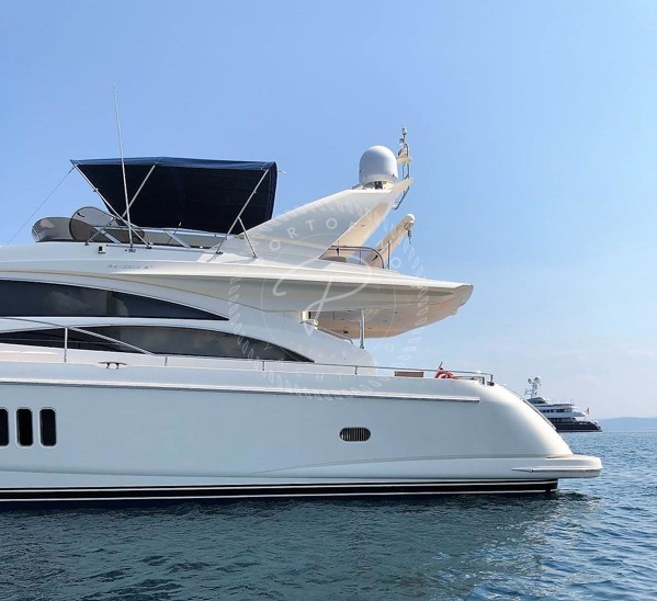 2005 PRINCESS 67