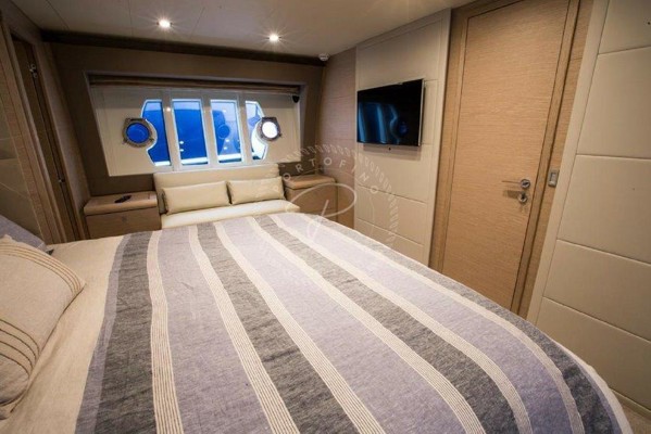 2014 FERRETTI YACHTS 690