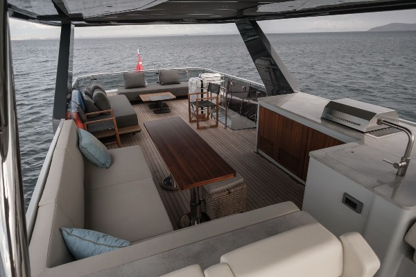 2025 DEEP YACHT 83 FLY