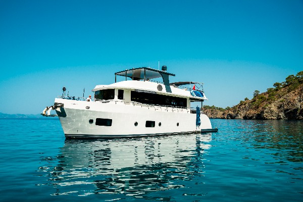 2023 CUSTOM TRAWLER 22 M